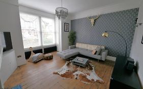 Quirky Spacious Ground Floor Victorian Garden Flat